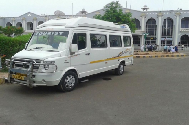 tempo traveller in udaipur 