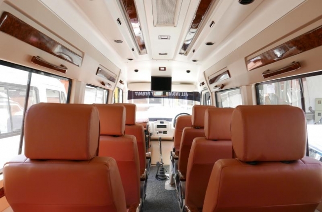 hire tempo traveller in udaipur