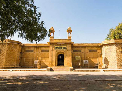 Udaipur To Jaisalmer Taxi Services
